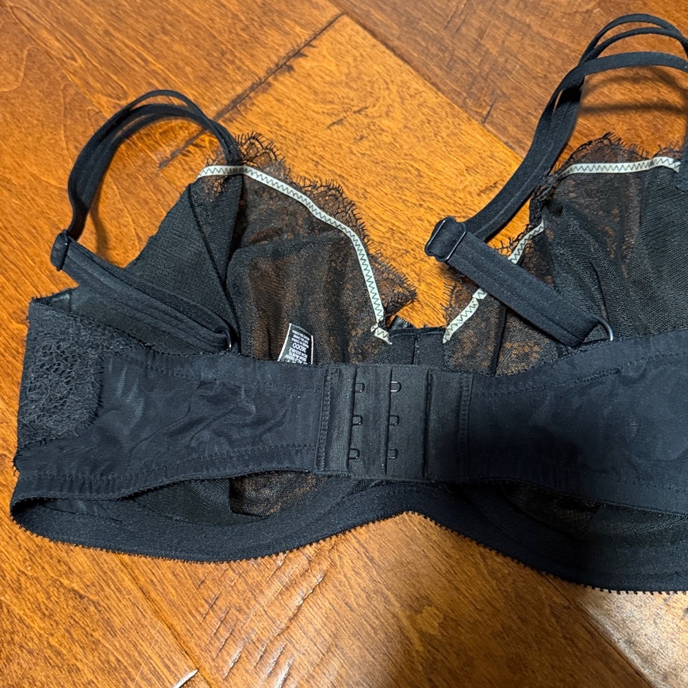 Victoria's Secret Black and Gray Lace Bras 36DDD - Picture 7 of 8